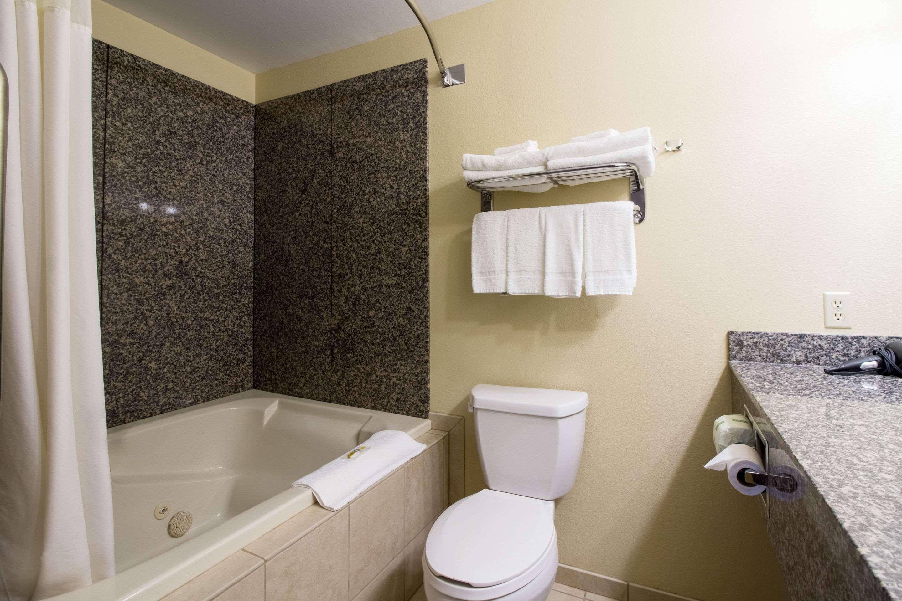 Quality Inn Marshall Mn Near University Екстер'єр фото